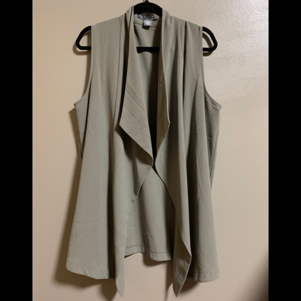 Sleeveless cardigan